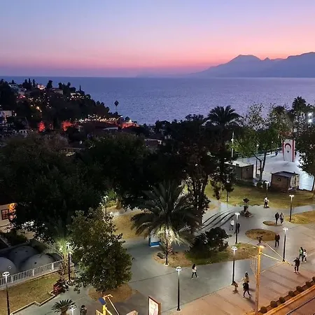 Deniz Manzarali Jakuzili Kral Dairesi *