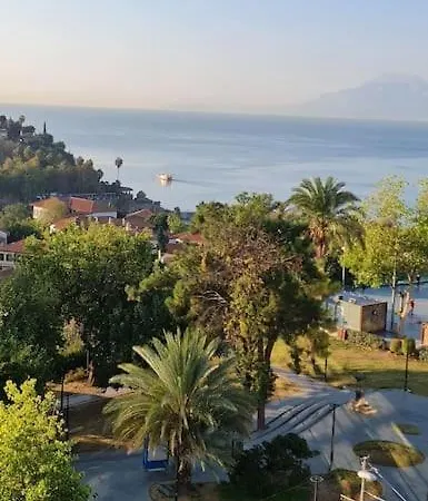Deniz Manzarali Jakuzili Kral Dairesi *