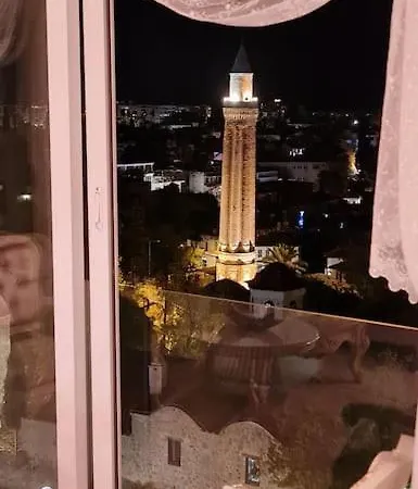 Deniz Manzarali Jakuzili Kral Dairesi 아파트