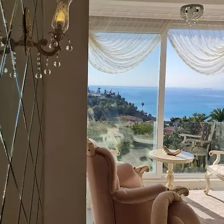 Deniz Manzarali Jakuzili Kral Dairesi Apartmán *