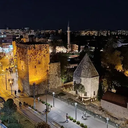 Deniz Manzarali Jakuzili Kral Dairesi Apartmán *